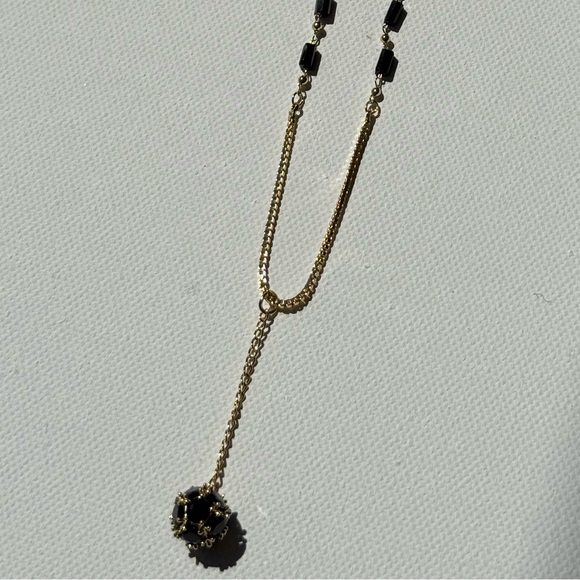 18K Gold Minimalist Black Beaded Pendant Necklace - Picture 5 of 5